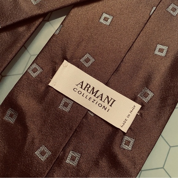 Armani 100% silk tie 🤎 - Picture 3 of 4